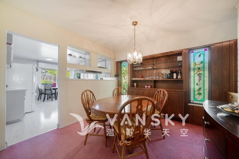 240515232033_7_Dining Room.jpg